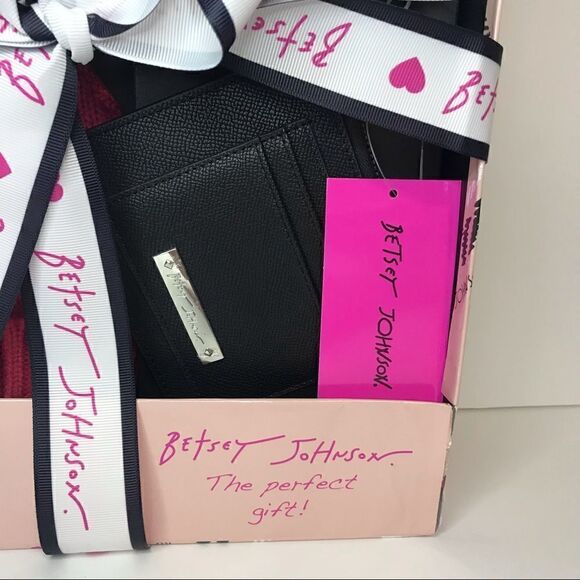 New! Betsey Johnson Gift Set Faux Leather Card Wallet Faux Fur Beanie Hat Bundle - Picture 3 of 9